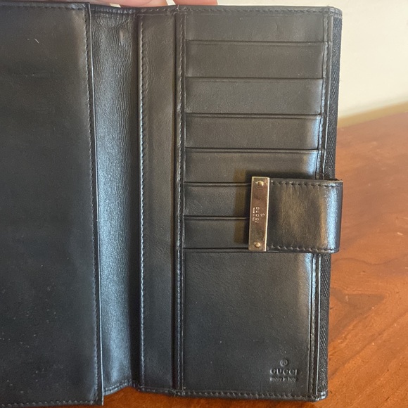 Black Gucci wallet! Gorgeous!! Excellent used condition. - Picture 8 of 12